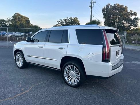 Used 2020 Cadillac Escalade Platinum AWD/4WD image 3