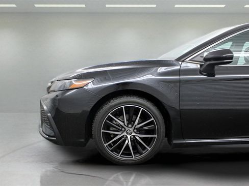 Used 2021 Toyota Camry SE image 33