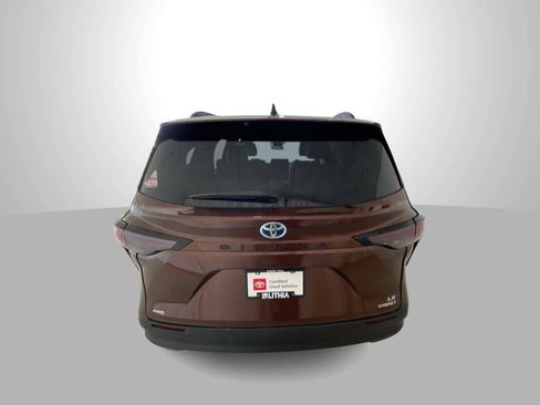 Certified 2023 Toyota Sienna LE image 7