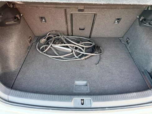 Used 2017 Volkswagen e-Golf SE w/ DC Fast Charging Package image 39