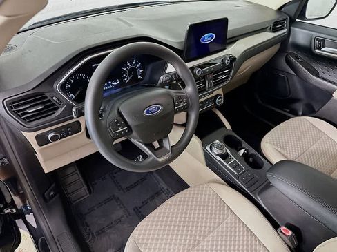 Certified 2020 Ford Escape SE image 2