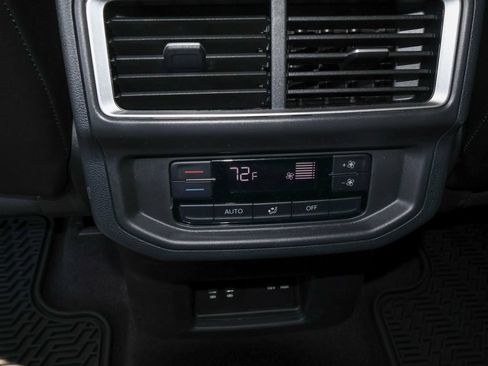 Used 2024 Volkswagen Atlas SE FWD image 16