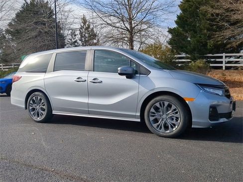 New 2026 Honda Odyssey Touring image 2