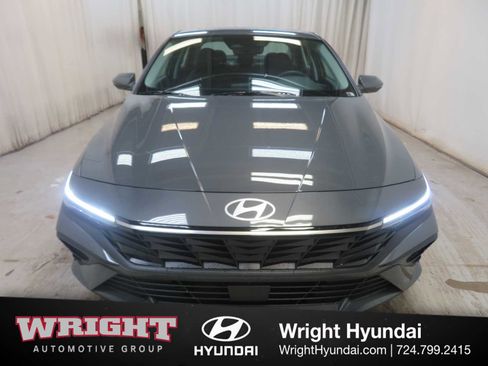 New 2026 Hyundai Elantra Limited FWD image 2
