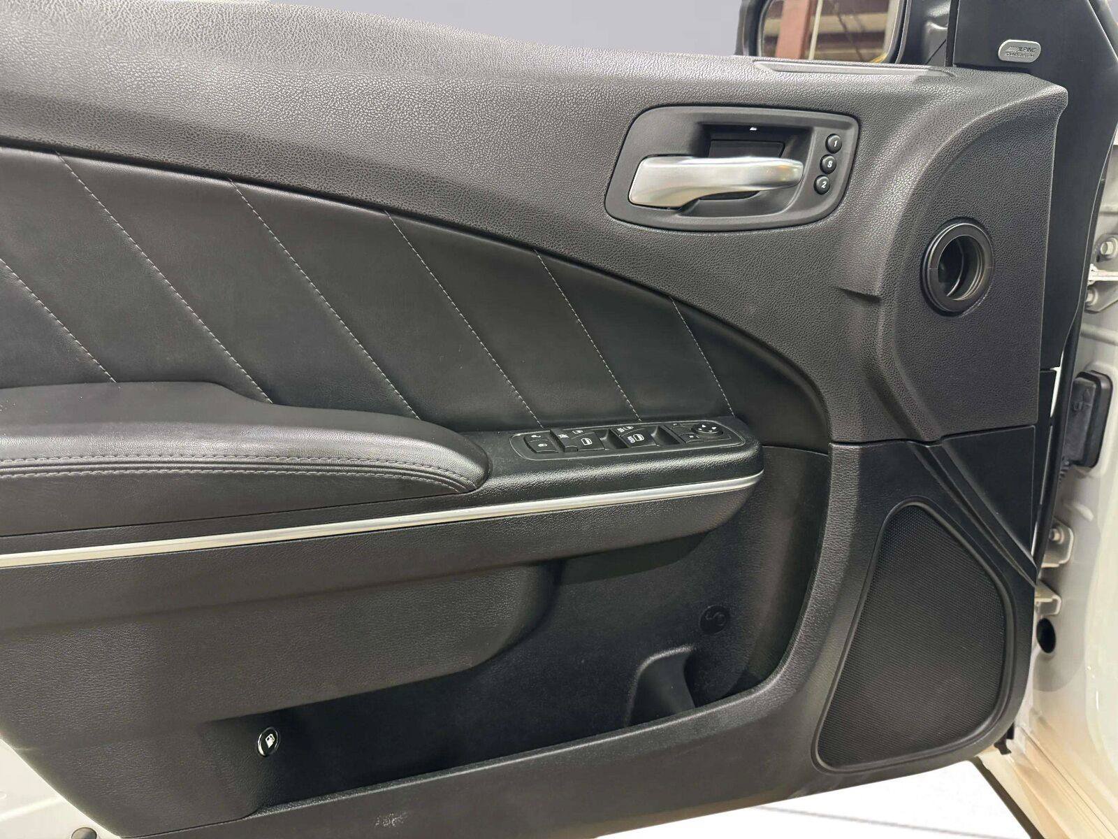 Used 2018 Dodge Charger R/T w/ Plus Group RWD image 17