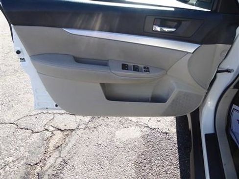 Used 2013 Subaru Outback 2.5i Premium w/ All-Weather Pkg image 9