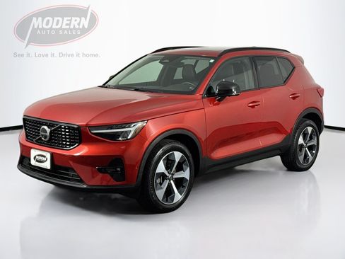 Used 2023 Volvo XC40 B5 Ultimate AWD/4WD image 1