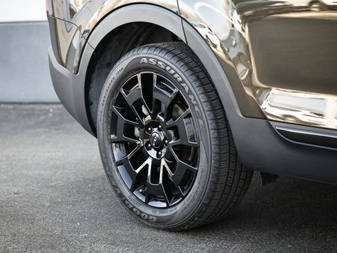 Used 2022 Kia Telluride EX w/ EX Premium Package image 5