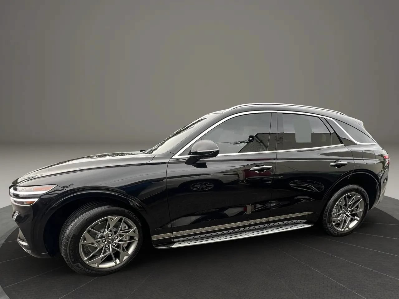 Used 2025 Genesis GV70 2.5T AWD/4WD image 2
