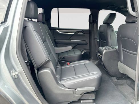 Certified 2025 GMC Acadia Elevation w/ Elevation Premium Package image 27