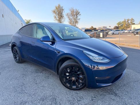 Used 2023 Tesla Model Y Long Range AWD/4WD image 5
