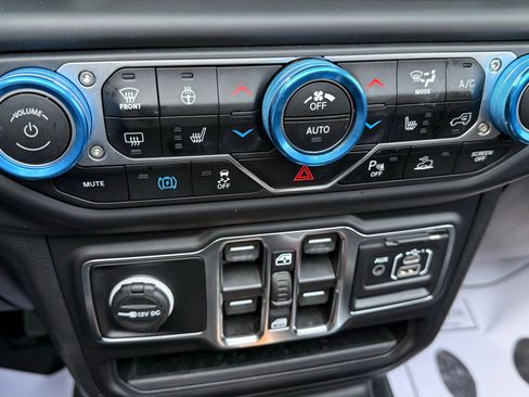 Used 2022 Jeep Wrangler Unlimited Sahara image 50