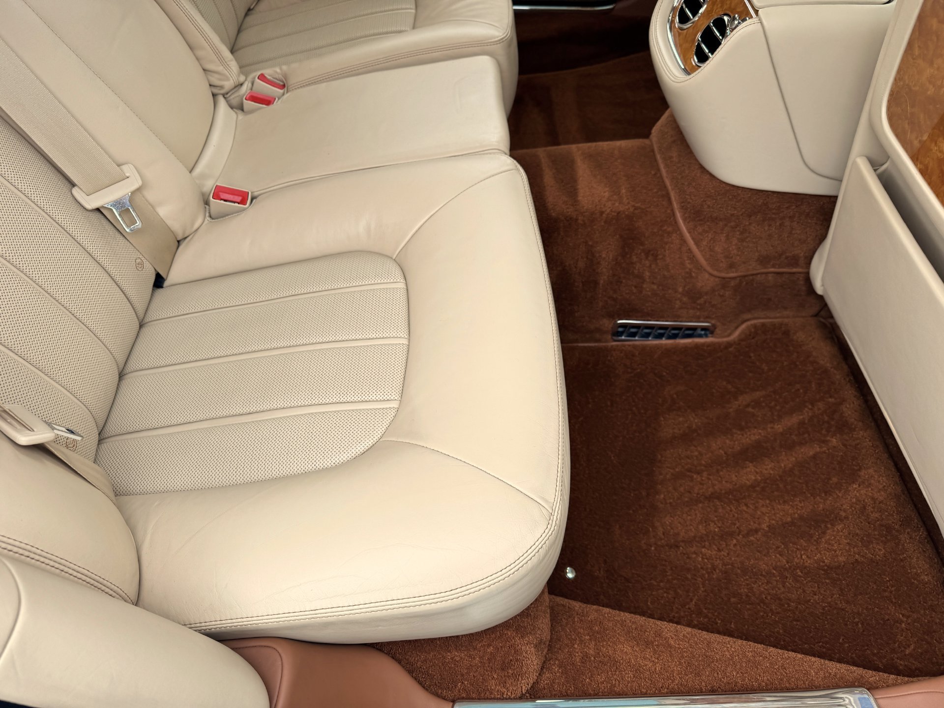 Used 2013 Bentley Mulsanne RWD image 34
