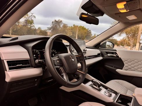 Used 2024 Mitsubishi Outlander SEL image 10