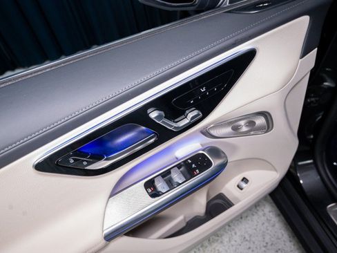 Used 2025 Mercedes-Benz GLC 300 image 11