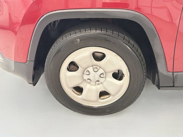 Used 2017 Jeep Cherokee Sport FWD image 23