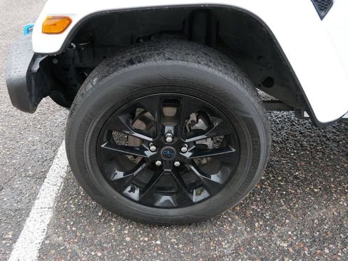 Used 2024 Jeep Wrangler Unlimited Sahara AWD/4WD image 8