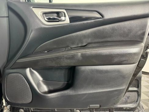 Used 2019 Nissan Pathfinder S image 38