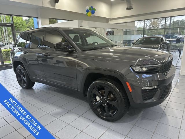 Used 2023 Jeep Grand Cherokee Limited w/ Luxury Tech Group II AWD/4WD image 21