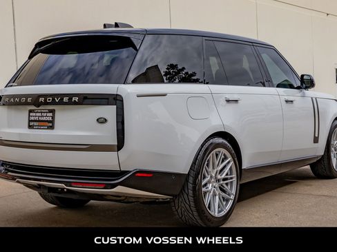 Used 2023 Land Rover Range Rover Long Wheelbase SE image 9