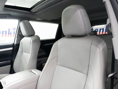 Used 2018 Toyota Highlander XLE image 20