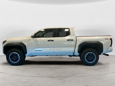 Used 2024 Toyota Tacoma TRD Off-Road image 2