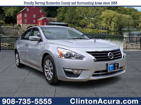 Used 2014 Nissan Altima 2.5 S FWD image 1