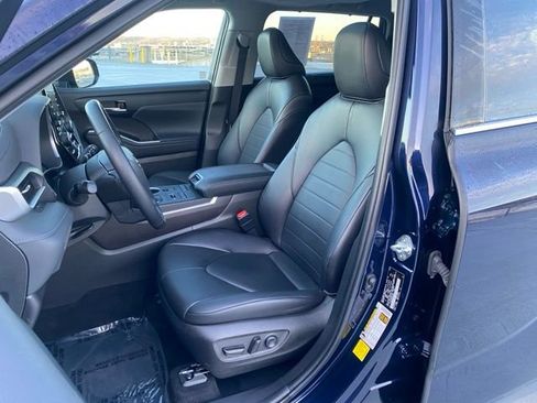 Certified 2022 Toyota Highlander XLE image 21