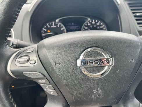 Used 2020 Nissan Pathfinder SV image 25
