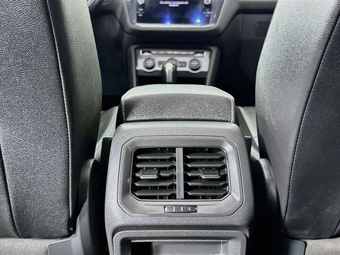 Used 2021 Volkswagen Tiguan SE FWD image 31
