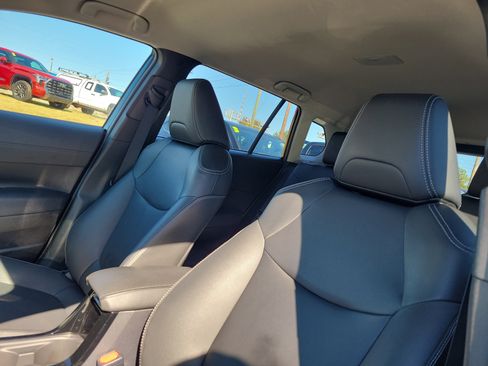 Used 2022 Toyota Corolla Cross XLE image 17