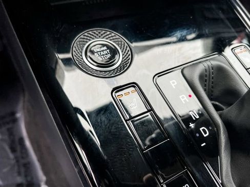 Certified 2024 Kia Niro EX image 22