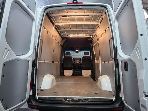 Used 2023 Mercedes-Benz Sprinter 2500 image 10