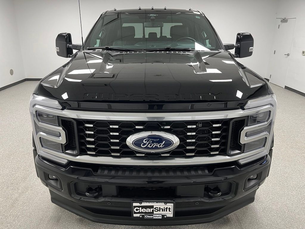 Used 2025 Ford F450 Platinum w/ FX4 Off-Road Package AWD/4WD image 3