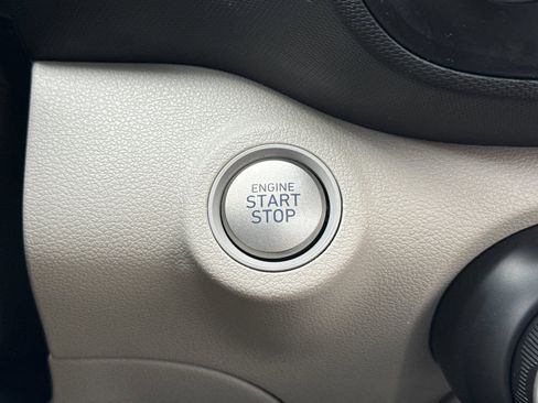 Certified 2024 Hyundai Venue SEL image 23