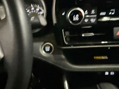 Used 2024 Toyota Highlander XLE image 18