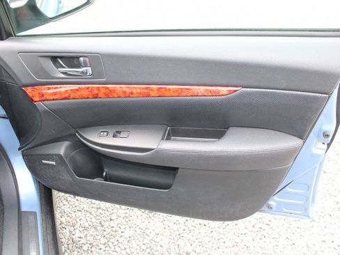 Used 2010 Subaru Outback 2.5i Limited AWD/4WD image 22