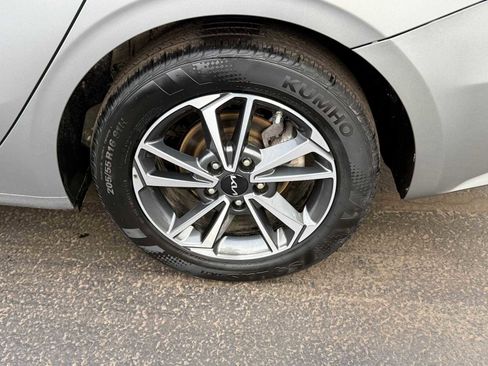 Used 2023 Kia Forte LXS w/ LXS Technology Package image 9