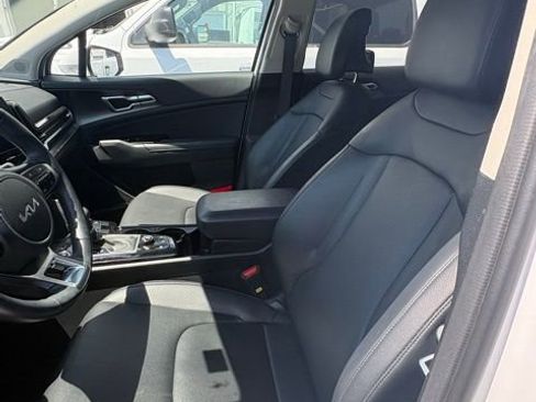 Certified 2025 Kia Sportage EX AWD/4WD image 11