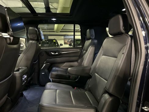 Used 2023 GMC Yukon XL Denali w/ Advanced Technology Package AWD/4WD image 23