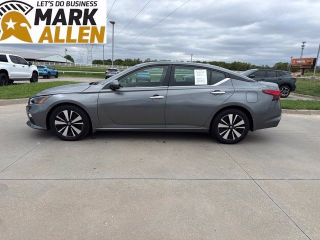 Used 2021 Nissan Altima 2.5 SV w/ SV Premium Package FWD image 3