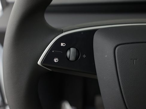 Used 2026 Tesla Model Y 2WD image 22