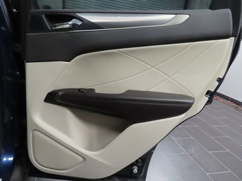 Used 2017 Lincoln MKC Premiere FWD image 11