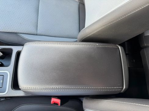 Used 2018 Ford Escape SE FWD image 29