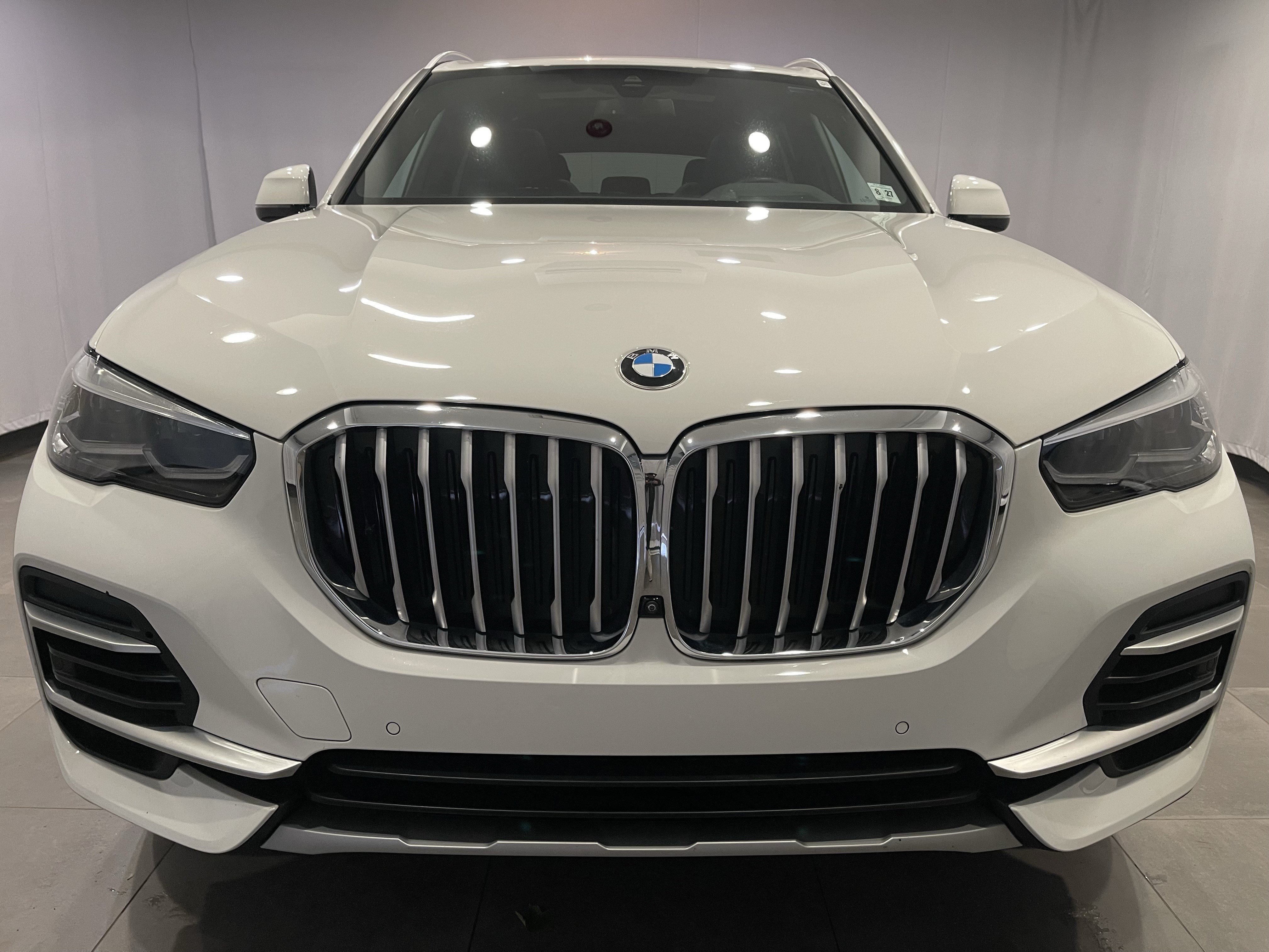 Used 2022 BMW X5 xDrive40i w/ Premium Package AWD/4WD image 2