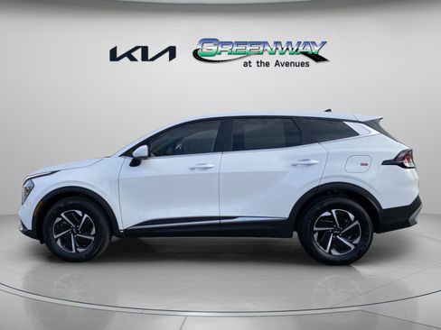 Used 2025 Kia Sportage LX FWD image 2