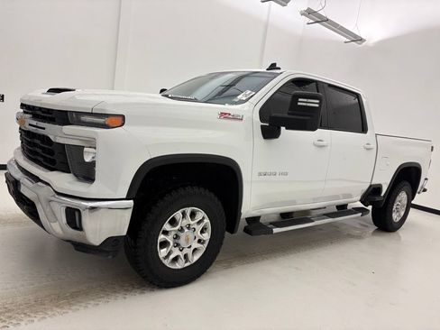 Used 2025 Chevrolet Silverado 2500 LT AWD/4WD image 16