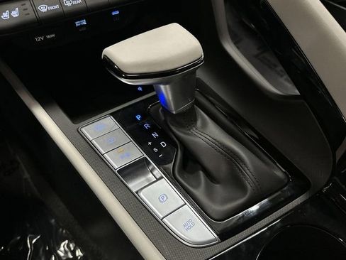 Used 2024 Hyundai Elantra Limited image 22