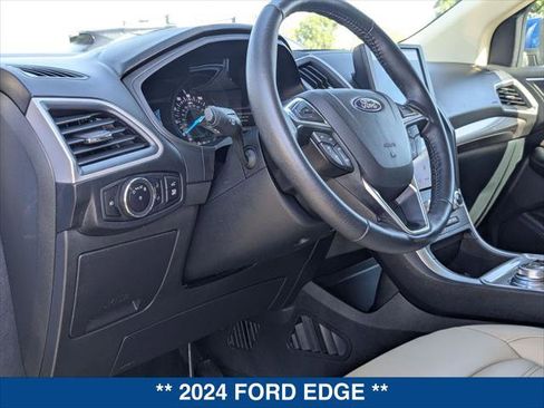 Used 2024 Ford Edge SEL w/ Convenience Package image 12