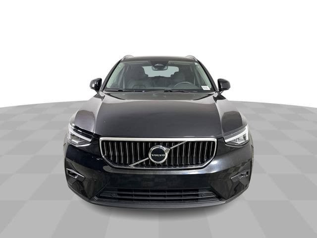 Used 2023 Volvo XC40 B5 Plus AWD/4WD image 3